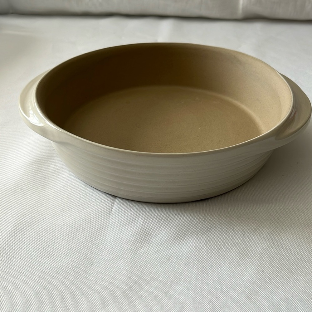 Pampered Chef Family Heritage Stoneware 8”Baking Dish Vanilla Color Excellent